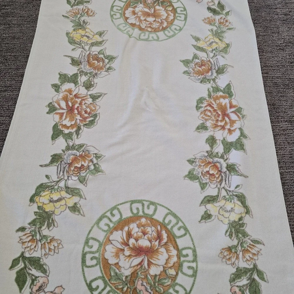 Vtg 70s JP Stevens Utica Fine Arts Bath Towel Floral Flowers 24x44‎